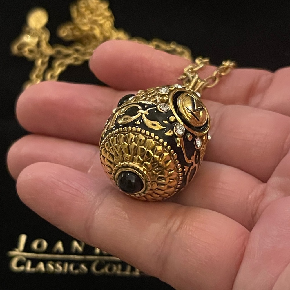 Joan Rivers Faberge style black enamel diamanté gold tone metal V Pendant - Picture 6 of 10